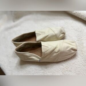 Toms men's Slip-On Canvas Flats in Cream